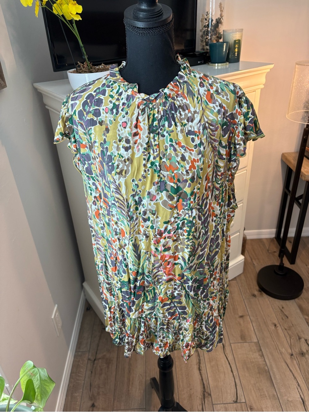 JODIFL Multicolor Floral Ruffle Cap-Sleeve Tunic in Yellow and Green, 2X
